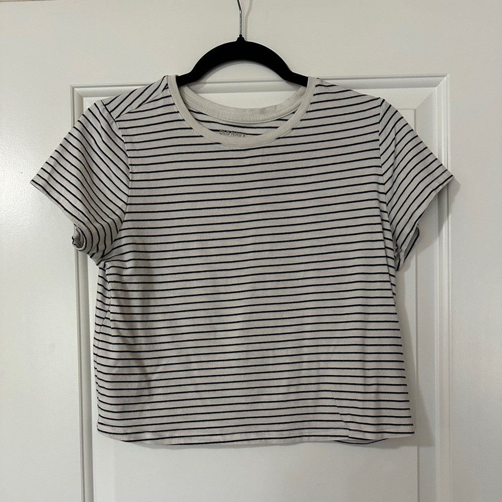 ♻️ Old Navy: Striped B&W Crop Top